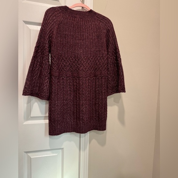 CAbi Chime V-Neck Pullover Sweater
Chunky Knit Maroon Sz : XS - Picture 2 of 10